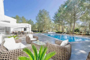 Hotel Beautiful villa with Private Wood